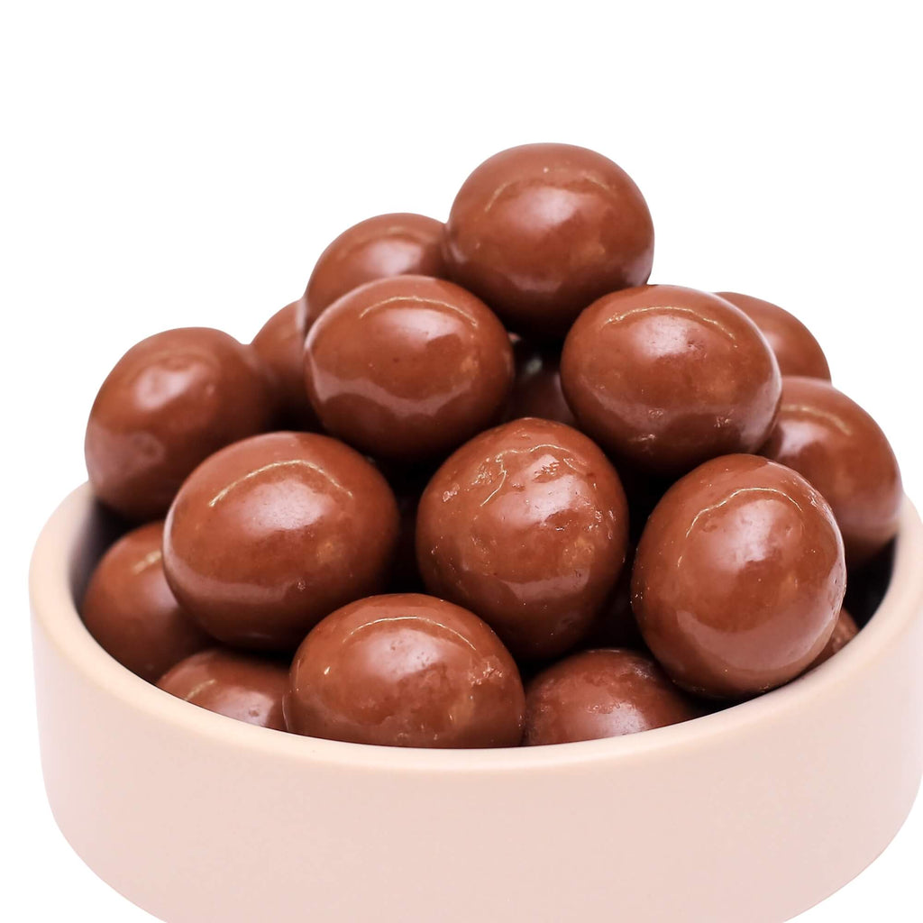 ØKO Macadamia med Mælkechokolade fra Danish Granola Company fotograferet fra siden